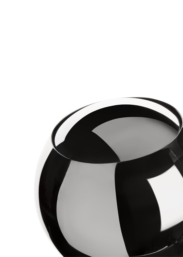 silver-finished netilat yadayim vessel |
כלי לנטילת ידיים בגימור כסף